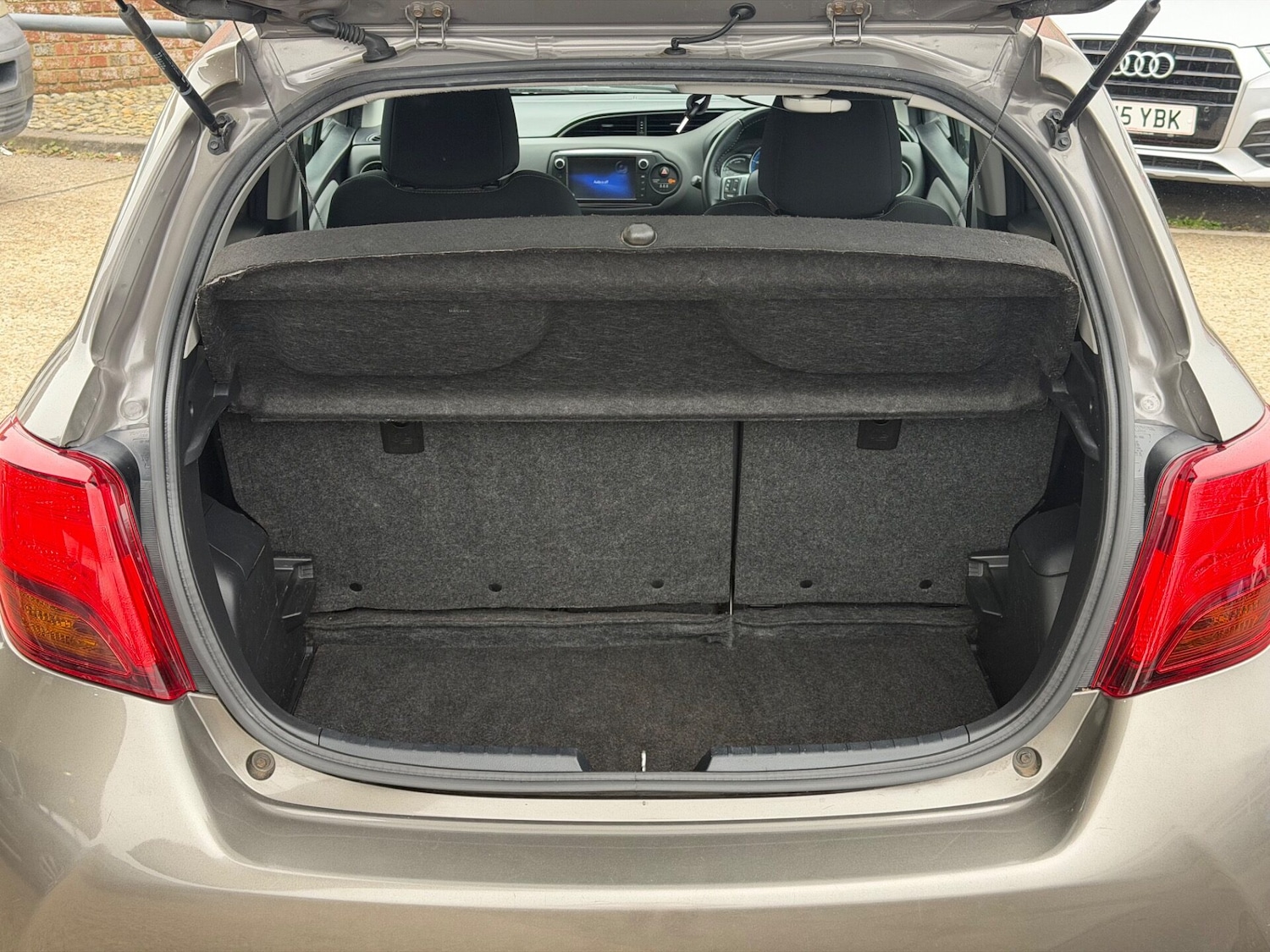 Used Toyota Yaris 2016 for sale - 77666054: Photo 8