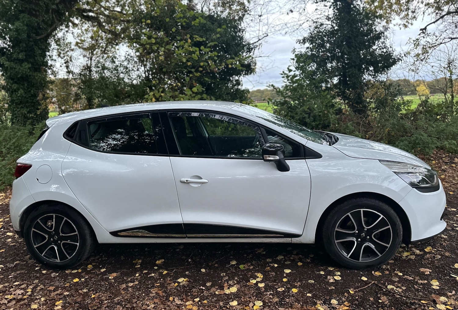 Used Renault Clio 2015 for sale - 76349670: Photo 12