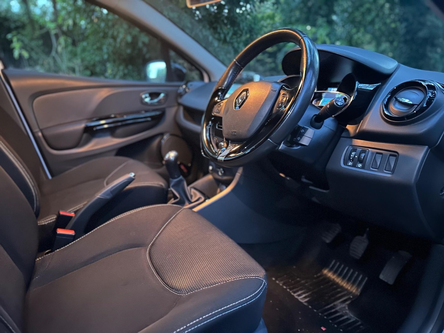 Used Renault Clio 2015 for sale - 76349670: Photo 18
