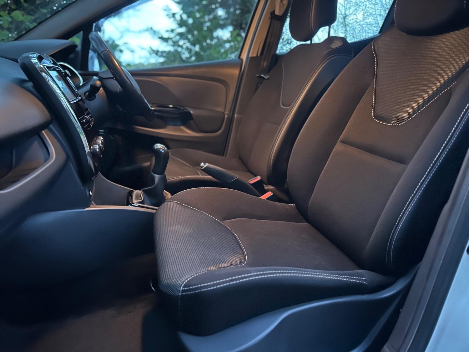 Used Renault Clio 2015 for sale - 76349670: Photo 21