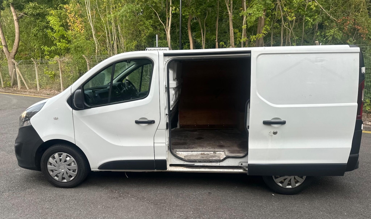 Used Vauxhall Vivaro 2015 for sale - 76336450: Photo 5