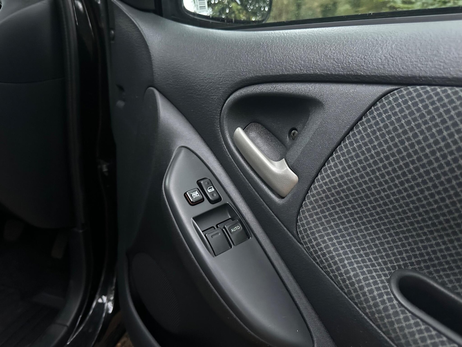 Used Toyota Yaris 2005 for sale - 76336170: Photo 19
