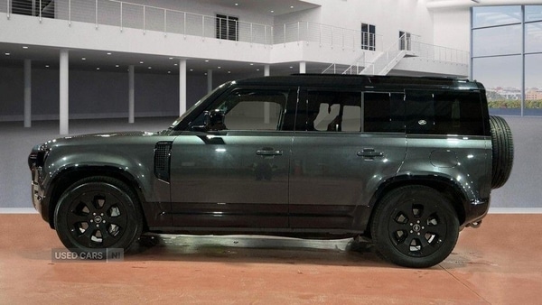 Used Land Rover Defender 2022 for sale - 77052596: Photo 2