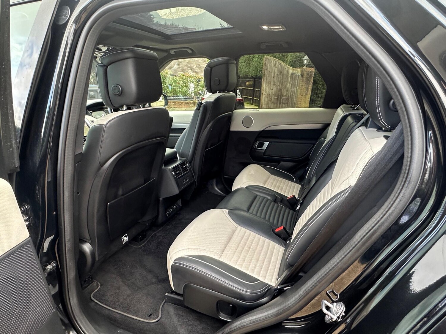 Used Land Rover Discovery 2022 for sale - 77801959: Photo 30