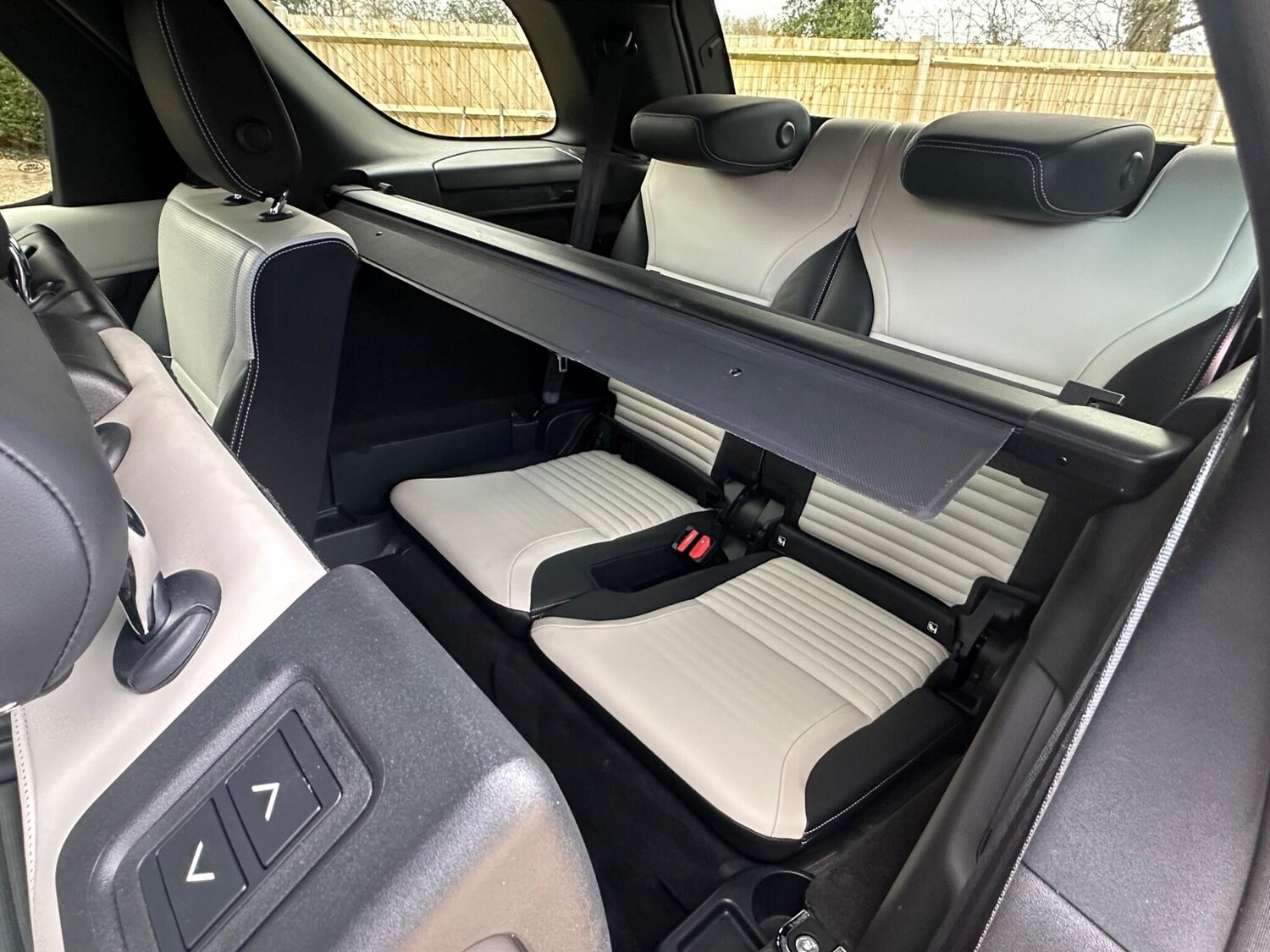 Used Land Rover Discovery 2022 for sale - 77801959: Photo 31