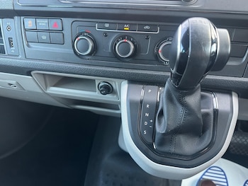 Used Volkswagen Transporter 2016 for sale - 77805002: Photo