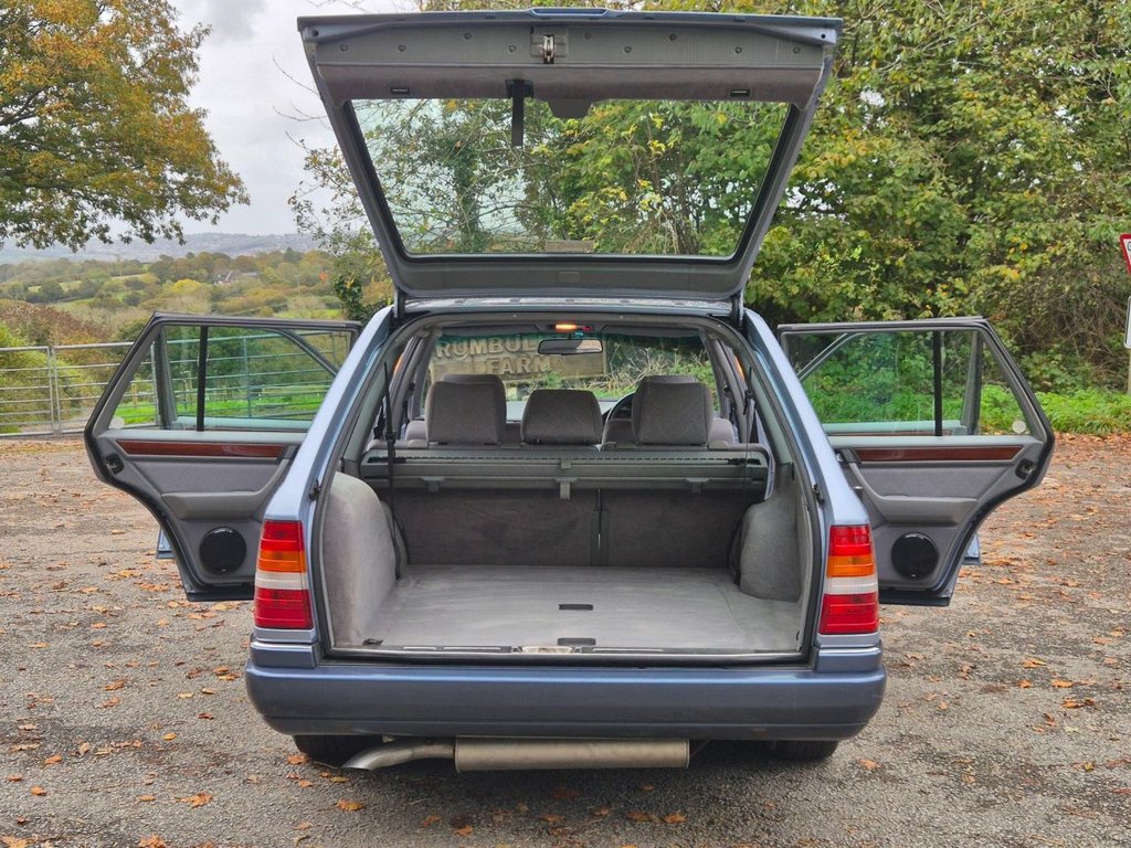 Used Mercedes-Benz E Class 1994 for sale - 76350652: Photo 10