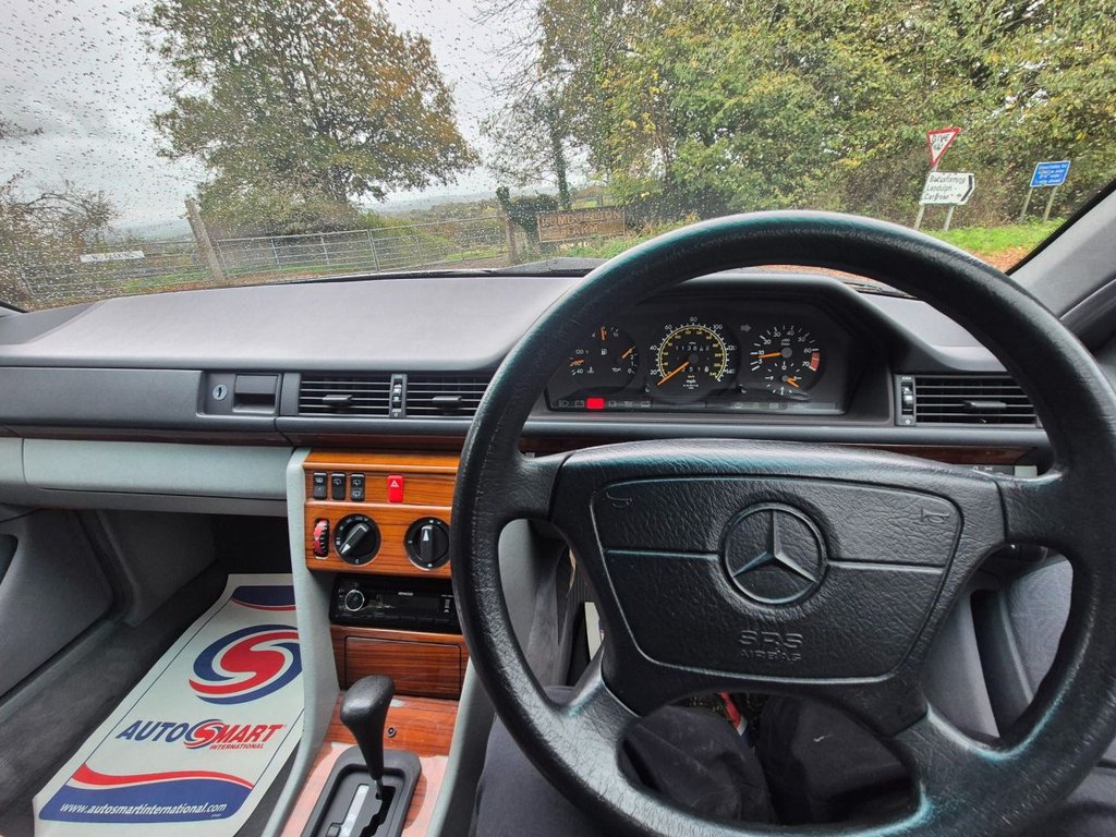 Used Mercedes-Benz E Class 1994 for sale - 76350652: Photo 17