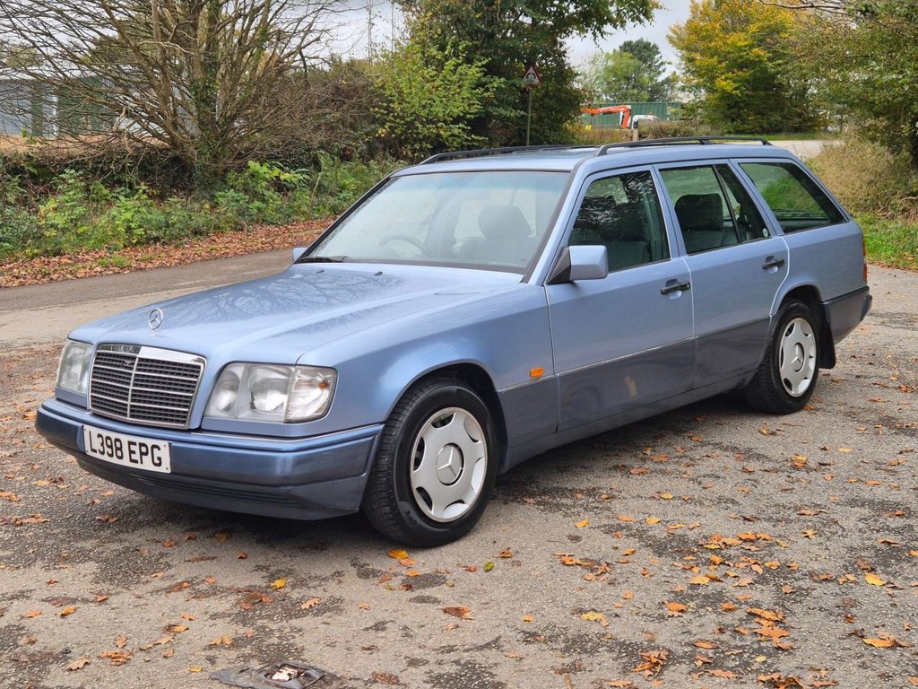 Used Mercedes-Benz E Class 1994 for sale - 76350652: Photo 2