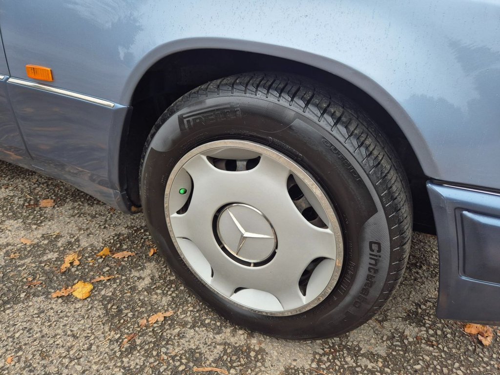 Used Mercedes-Benz E Class 1994 for sale - 76350652: Photo 21
