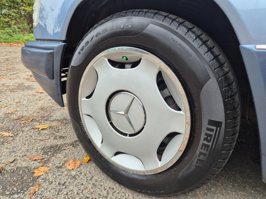 Used Mercedes-Benz E Class 1994 for sale - 76350652: Photo 22