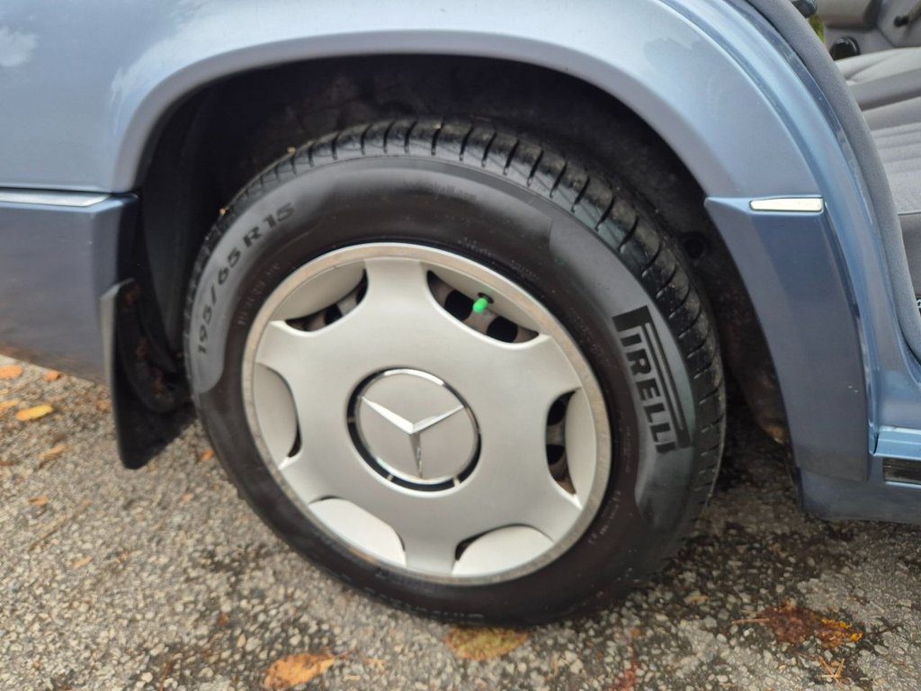 Used Mercedes-Benz E Class 1994 for sale - 76350652: Photo 24