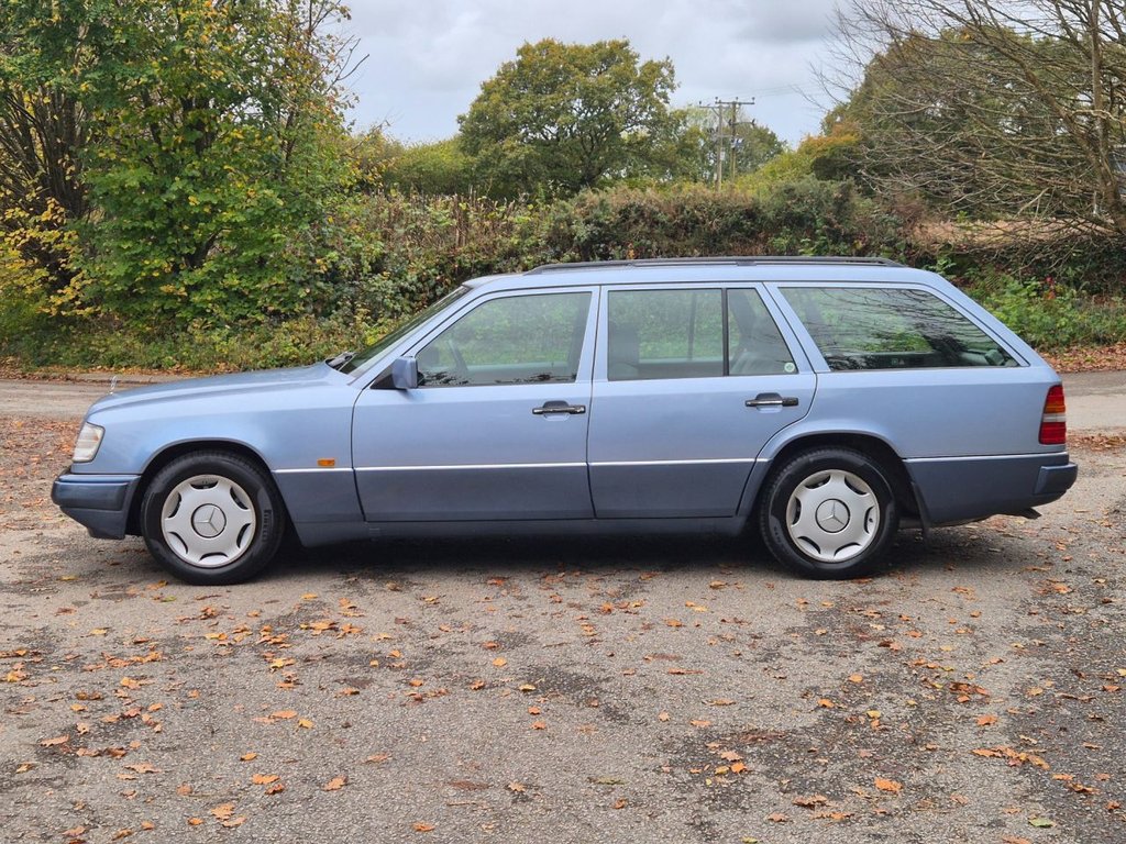 Used Mercedes-Benz E Class 1994 for sale - 76350652: Photo 3