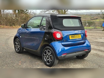 Used smart fortwo 2018 for sale - 75613000: Photo