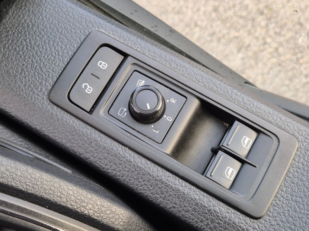 Used Volkswagen Transporter 2016 for sale - 77608717: Photo 46