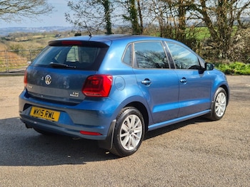 Used Volkswagen Polo 2015 for sale - 77748960: Photo