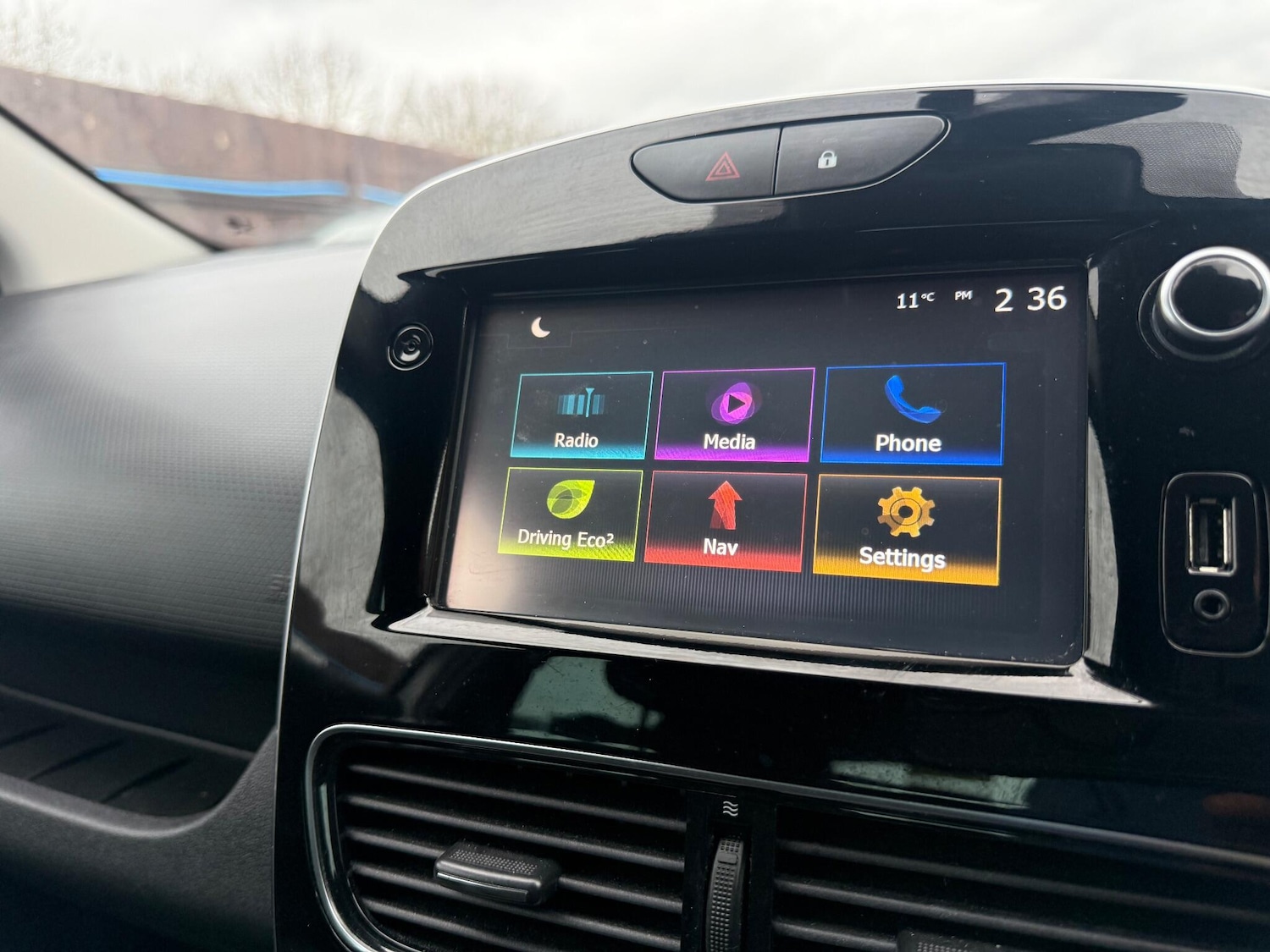 Used Renault Clio 2018 for sale - 76942598: Photo 30