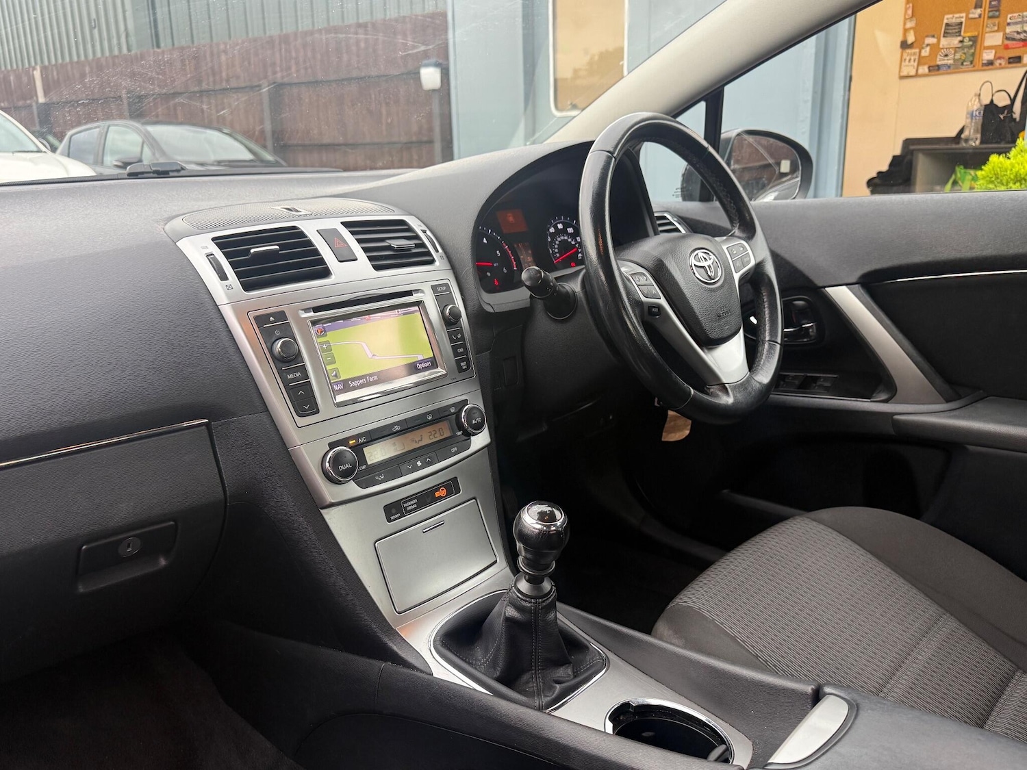 Used Toyota Avensis 2013 for sale - 76866516: Photo 32