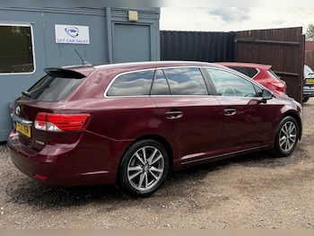 Used Toyota Avensis 2012 for sale - 79543809: Photo