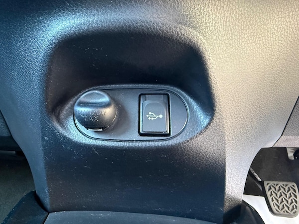 Used Toyota Yaris 2016 for sale - 76214041: Photo 27