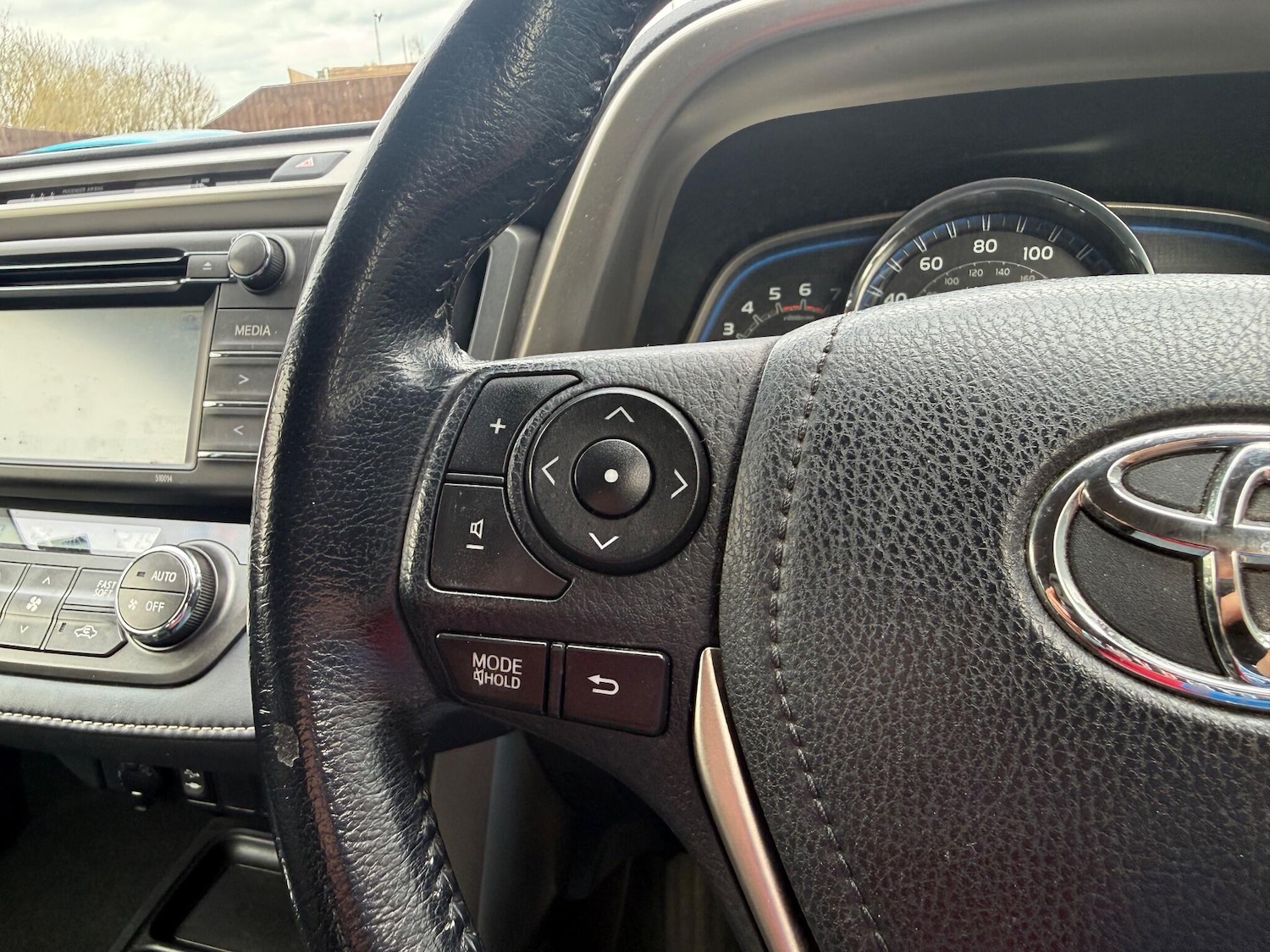 Used Toyota RAV4 2015 for sale - 78101078: Photo 25