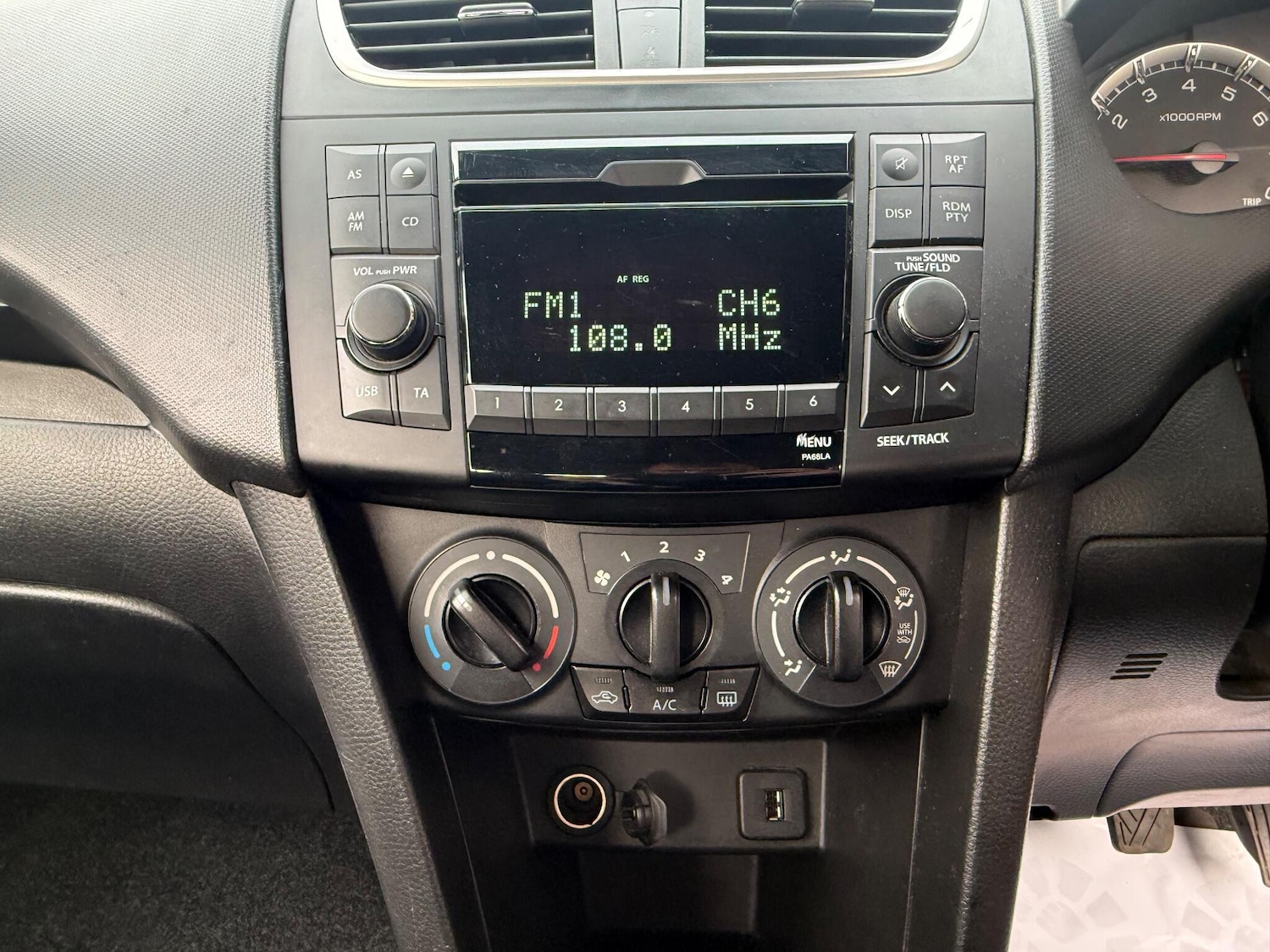 Used Suzuki Swift 2015 for sale - 76484480: Photo 23