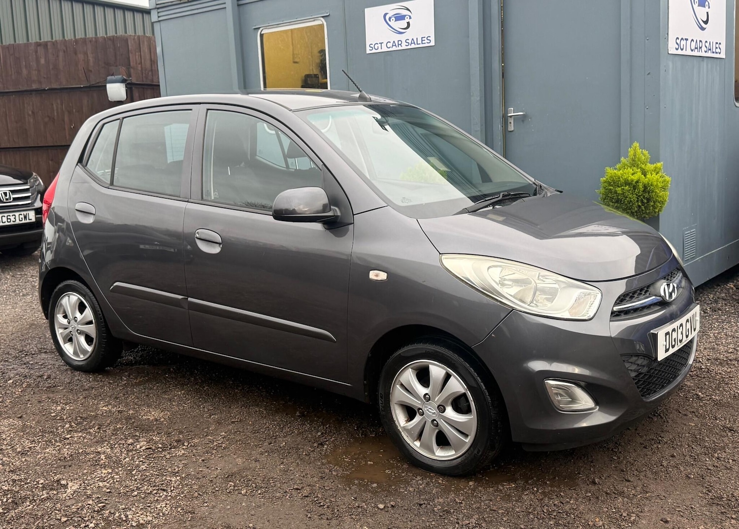 Used Hyundai i10 2013 for sale - 77057374: Photo 2
