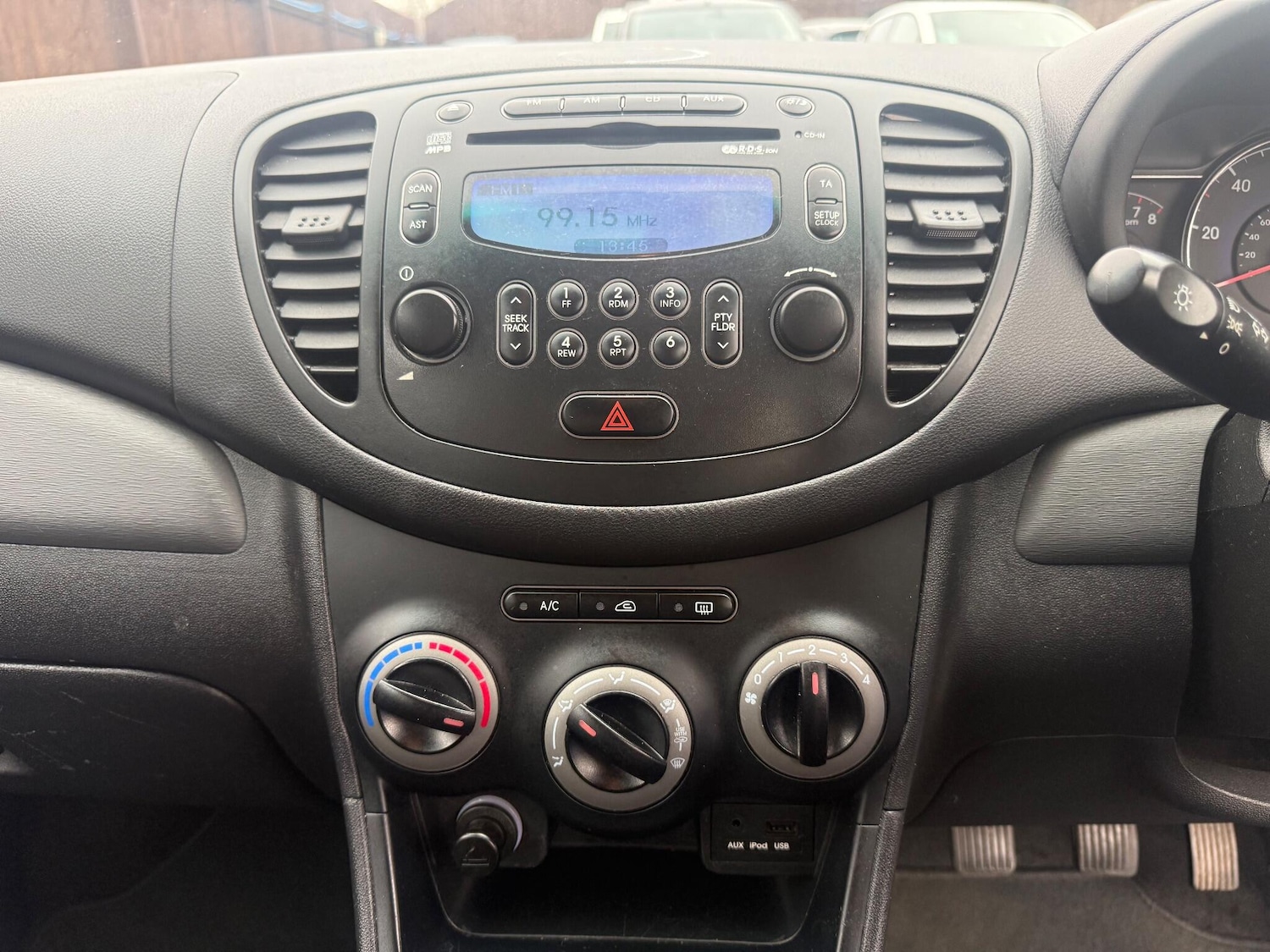 Used Hyundai i10 2013 for sale - 77057374: Photo 23