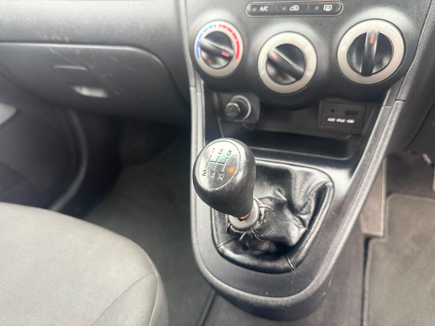 Used Hyundai i10 2013 for sale - 77057374: Photo 24