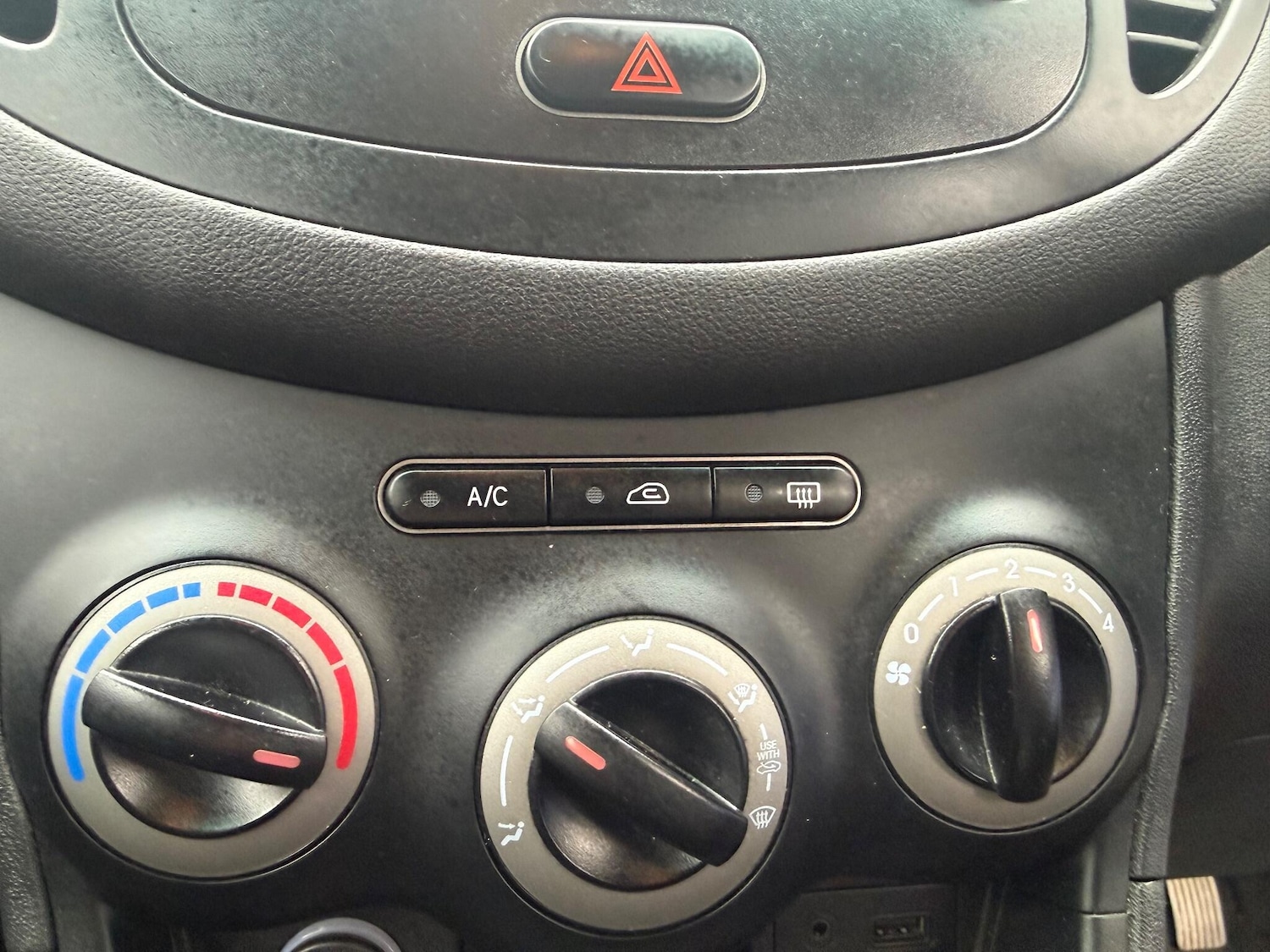 Used Hyundai i10 2013 for sale - 77057374: Photo 26