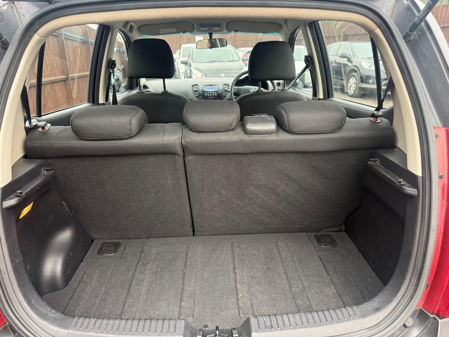 Used Hyundai i10 2013 for sale - 77057374: Photo 30