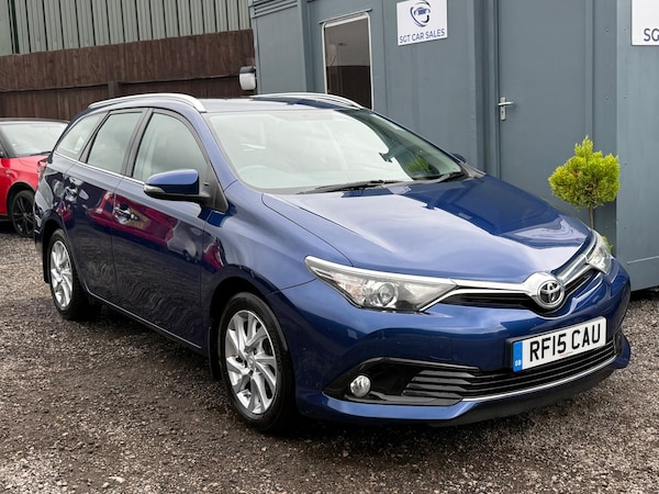 Used Toyota Auris 2015 for sale - 76152799: Photo 1