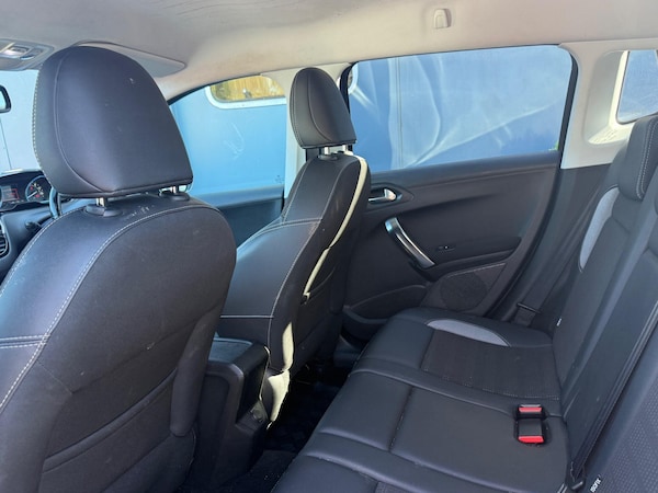 Used Peugeot 2008 2018 for sale - 76189268: Photo 31