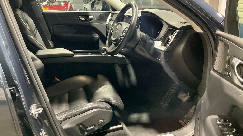 Used Volvo XC60 2022 for sale - 77107894: Photo 2