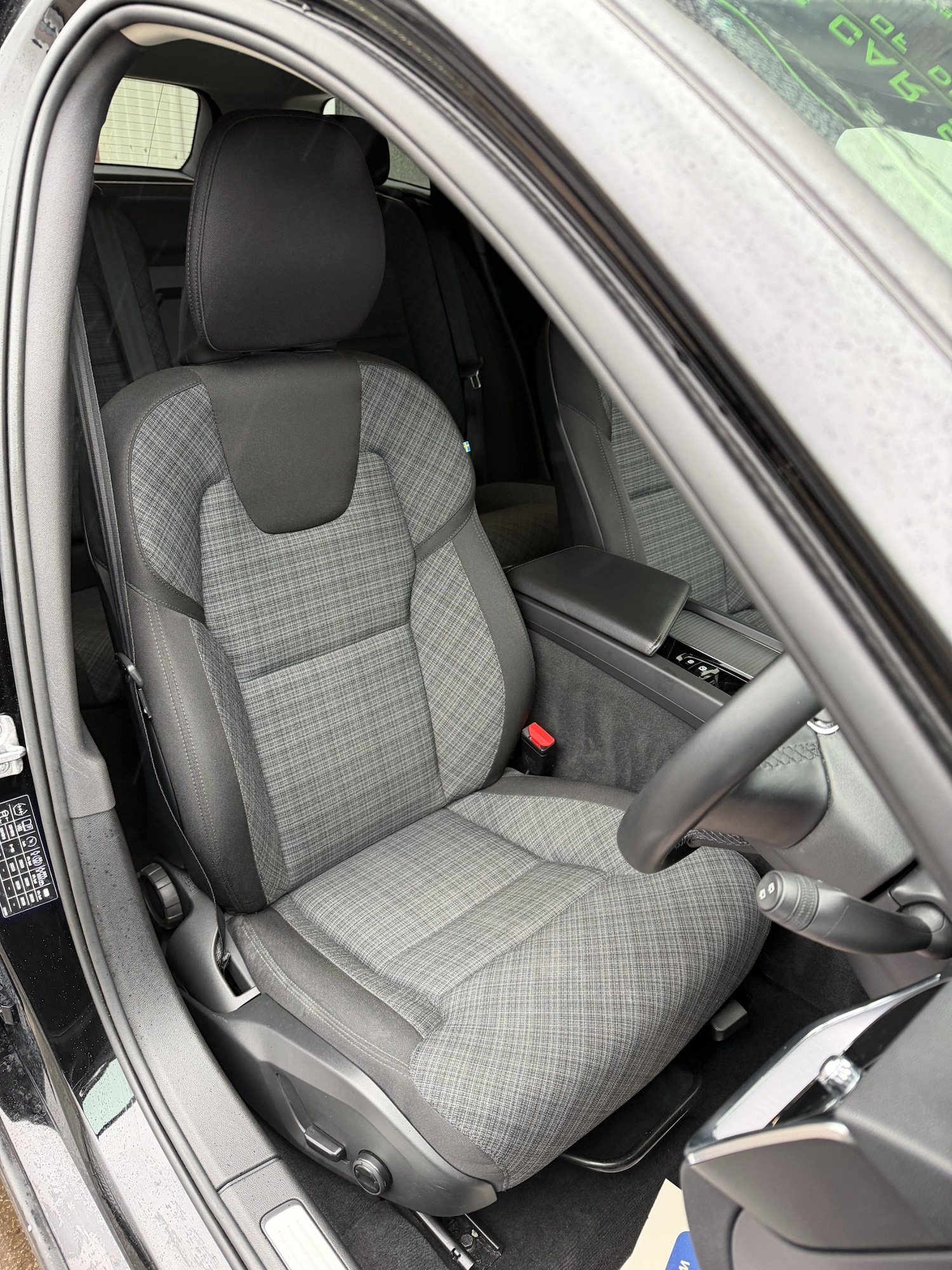 Used Volvo V60 2021 for sale - 76968648: Photo 17