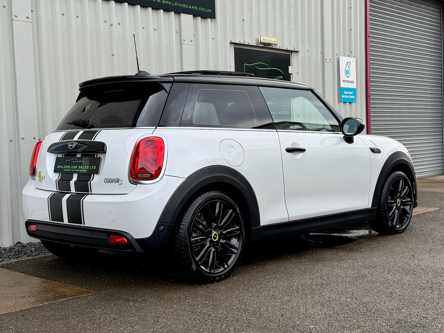 Used MINI Hatch 2023 for sale - 77303337: Photo 11