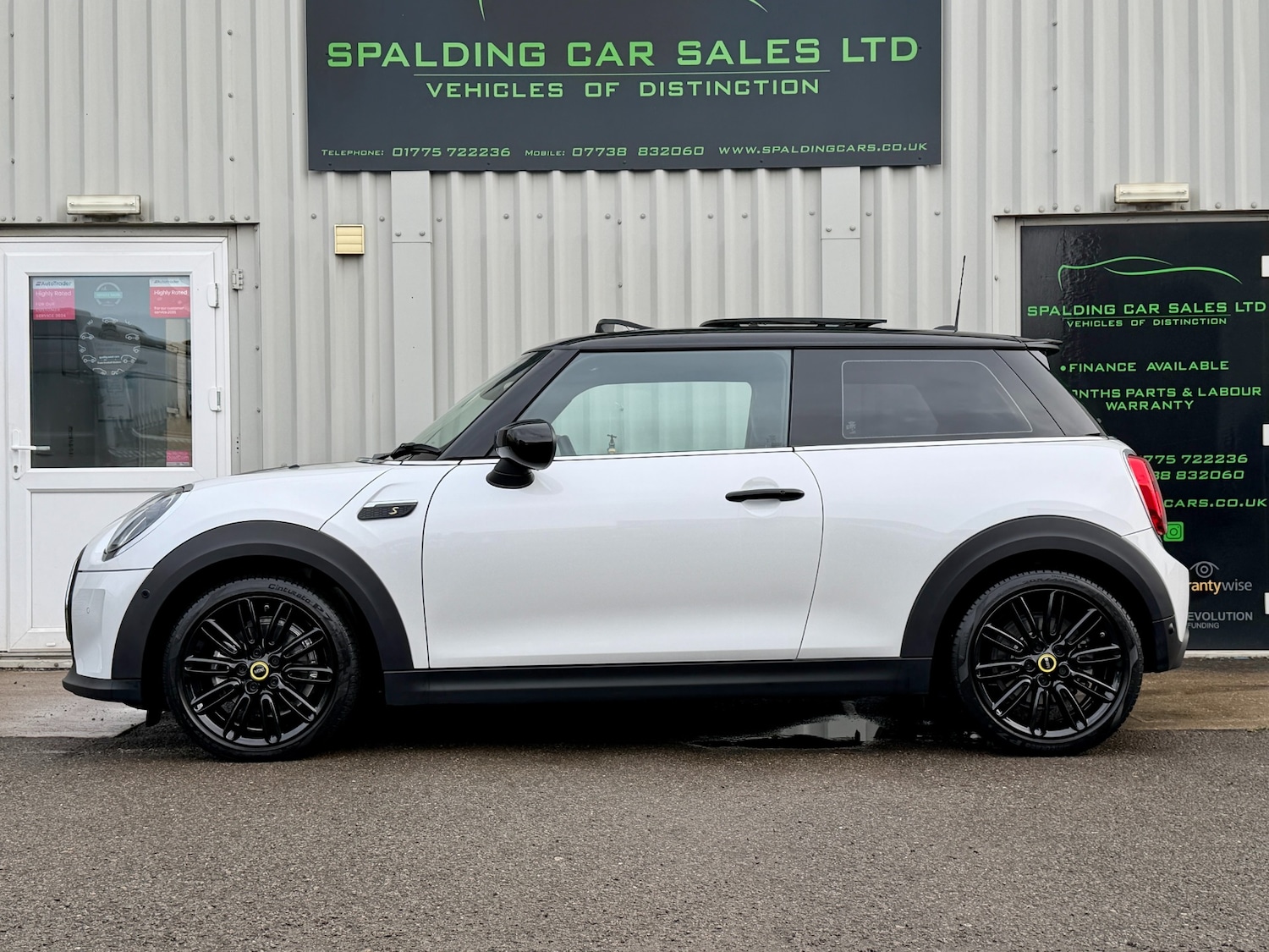 Used MINI Hatch 2023 for sale - 77303337: Photo 8