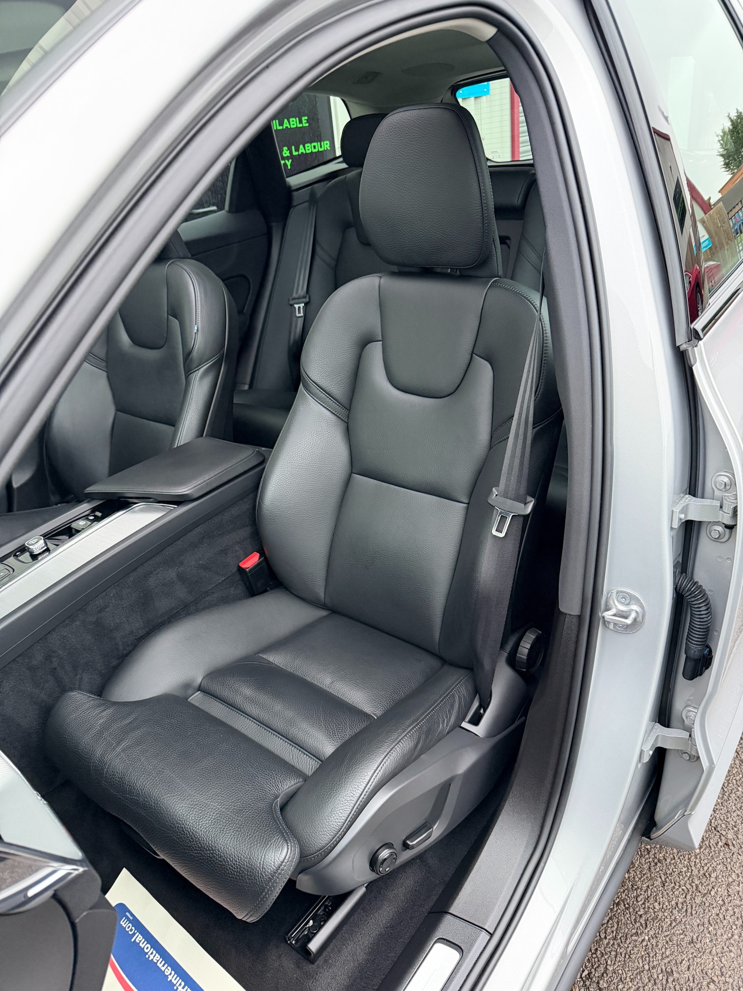 Used Volvo XC60 2023 for sale - 77107880: Photo 31