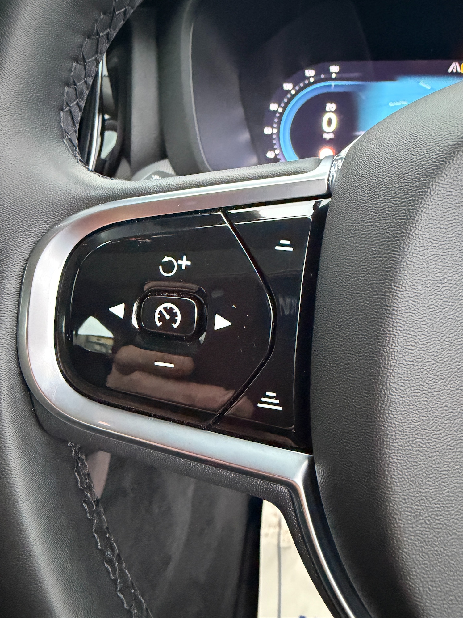 Used Volvo XC60 2023 for sale - 77107880: Photo 78