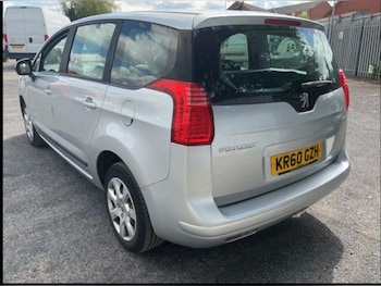 Used Peugeot 5008 2010 for sale - 79611459: Photo