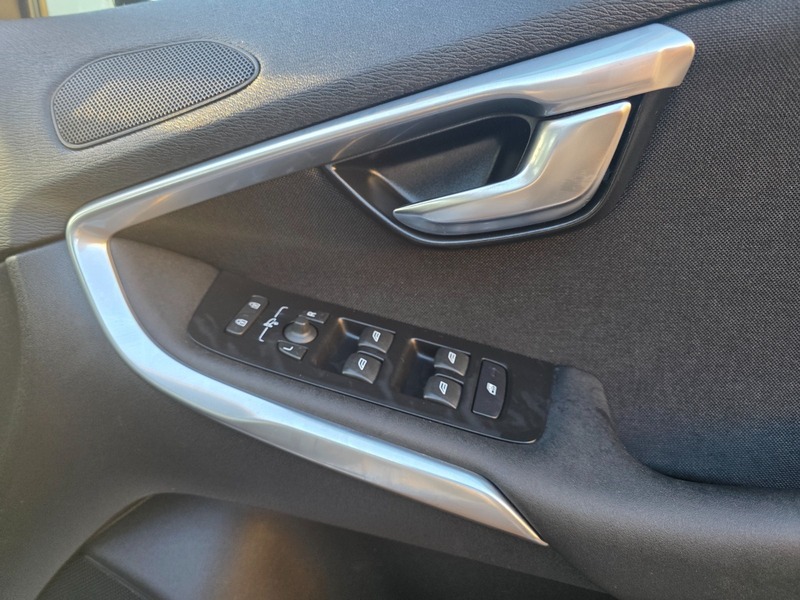 Used Volvo V40 2019 for sale - 77189018: Photo 18