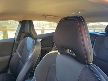 Used Volvo V40 2019 for sale - 77189018: Photo