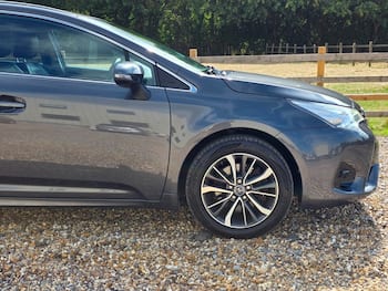 Used Toyota Avensis 2017 for sale - 79667743: Photo