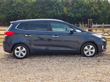 Used Kia Carens 2017 for sale - 79619794: Photo