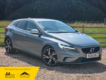 Used Volvo V40 2016 for sale - 79104414: Photo