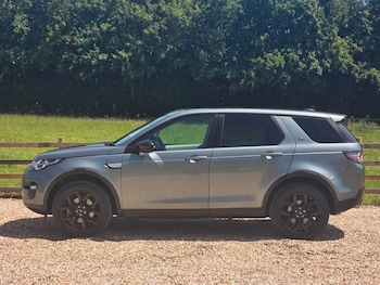 Used Land Rover Discovery Sport 2015 for sale - 78888099: Photo