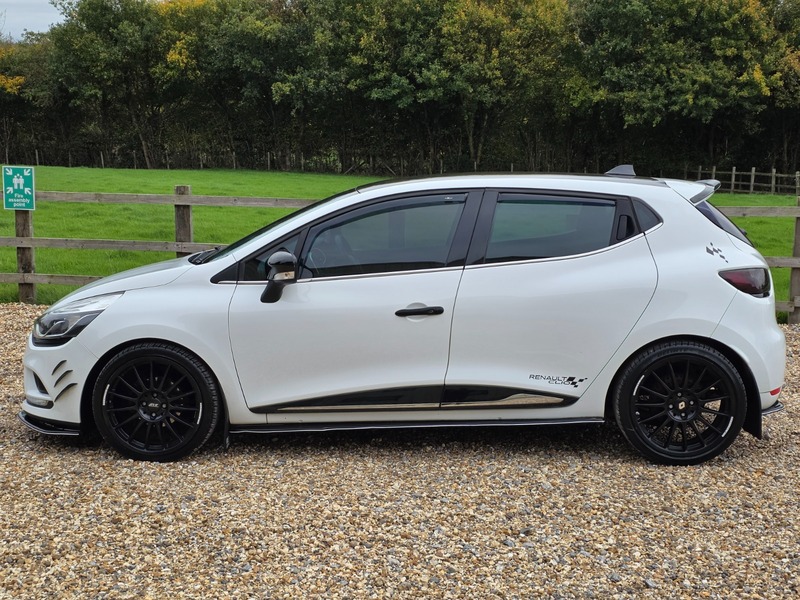 Used Renault Clio 2018 for sale - 76185844: Photo 2
