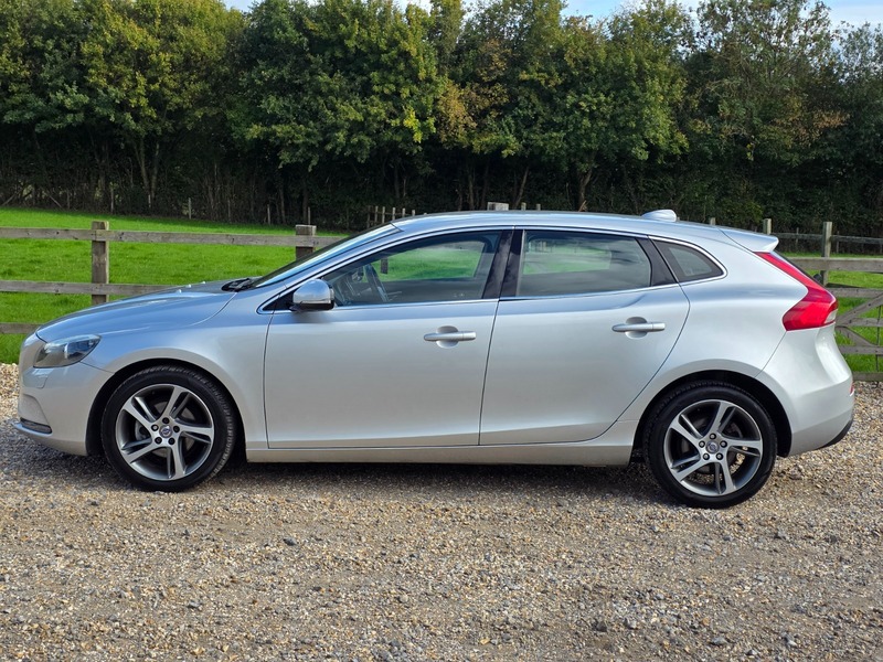 Used Volvo V40 2014 for sale - 76029950: Photo 11