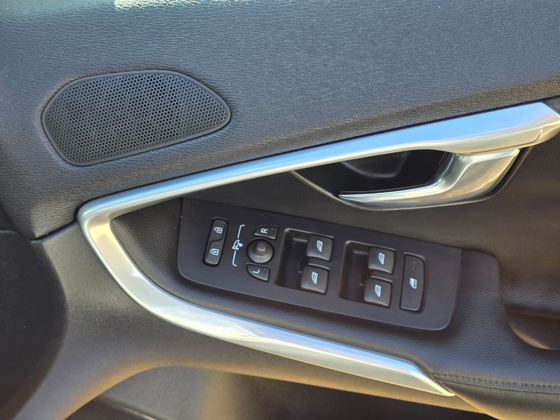 Used Volvo V40 2014 for sale - 76029950: Photo 15