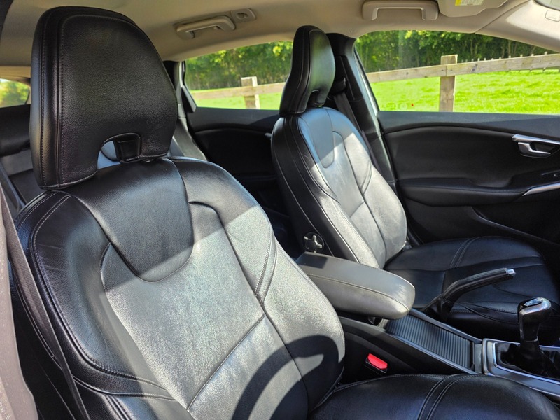 Used Volvo V40 2014 for sale - 76029950: Photo 17